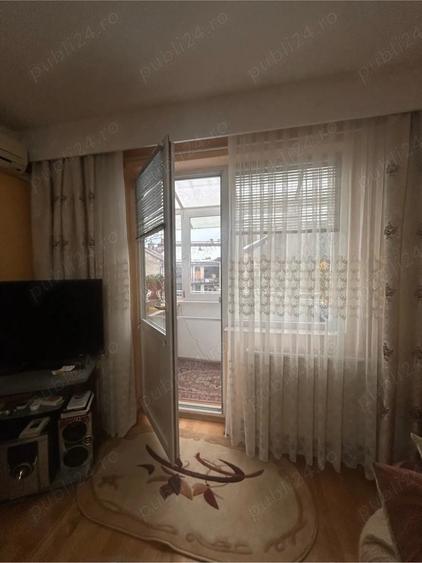 Apartament cu 3 camere semidecomandat în Central