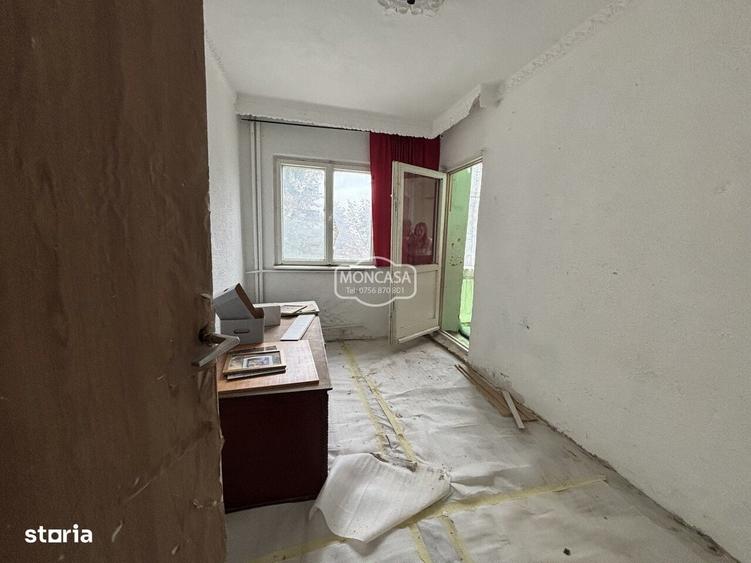 Apartament cu 4 camere decomandat în Central
