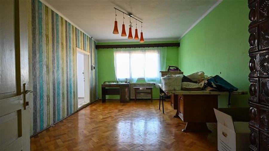 Spațiu comercial, de 9,000 mp, în Boroșneu Mare