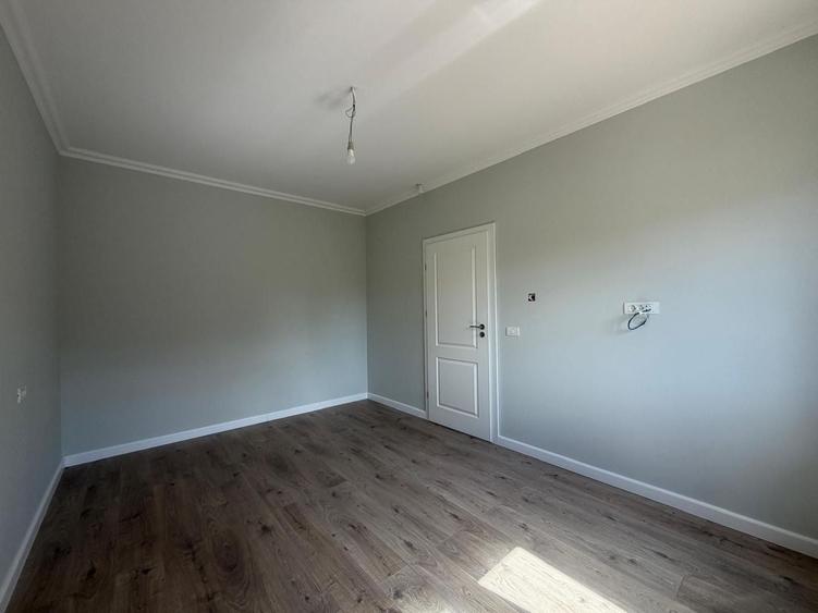 Duplex cu 5 camere cu Canalizare în Dumbrăvița