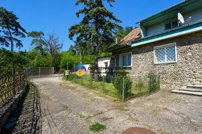 Casă individuală cu 6 camere cu Canalizare în Central