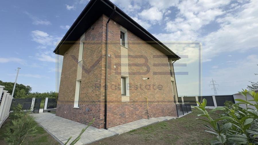 Casă cu 5 camere cu Teren 419 Mp în Miroslava