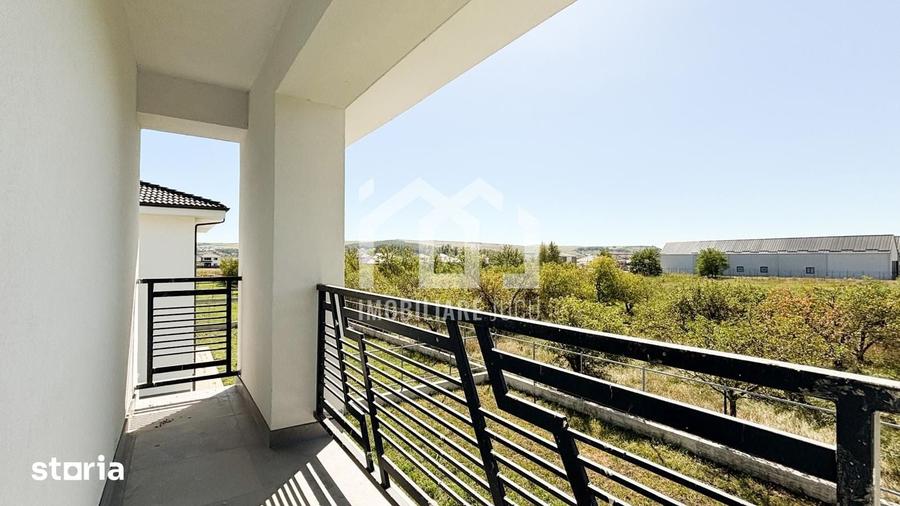 Casă cu 5 camere cu Teren 500 Mp în Jucu