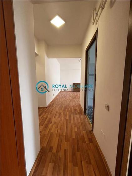 Apartament cu 3 camere decomandat în Republicii