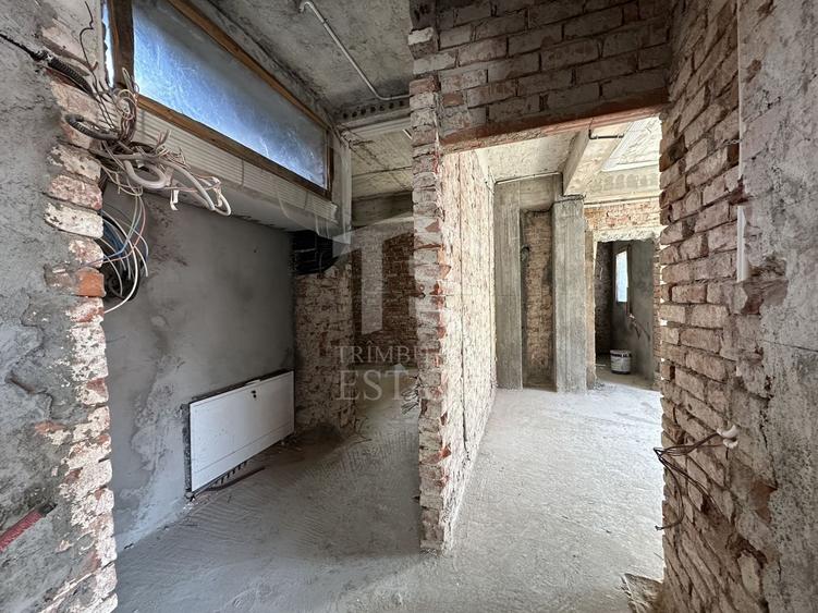 Casă individuală cu 19 camere cu Canalizare în Ferdinand