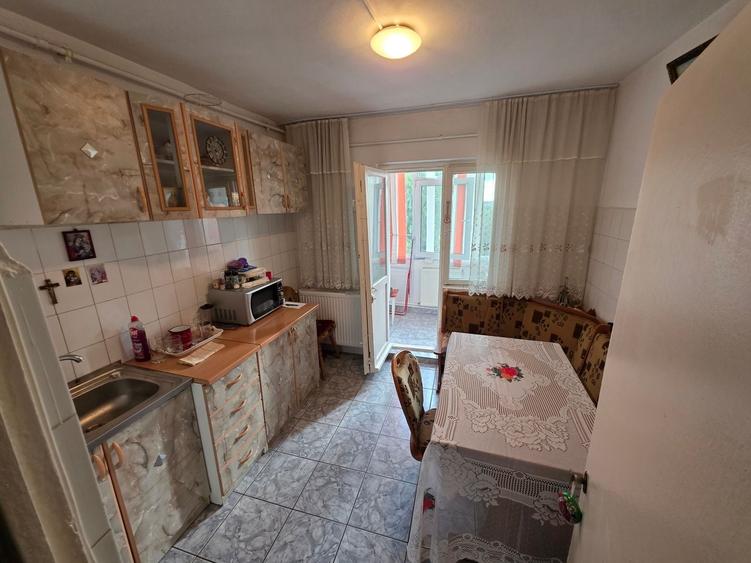 Apartament cu 2 camere decomandat, mobilat în Km 4-5