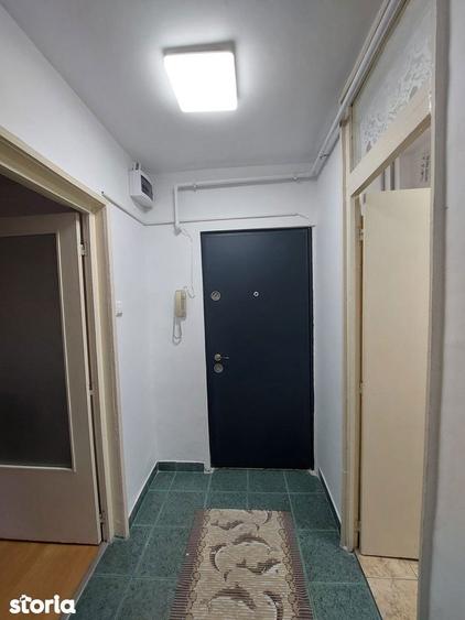 Garsonieră decomandată în Calea București