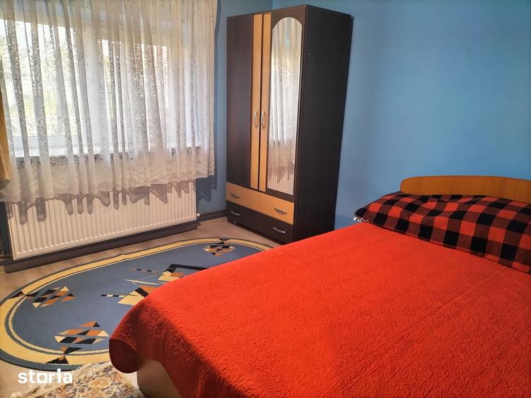 Casă cu 6 camere cu Canalizare în Vulturești