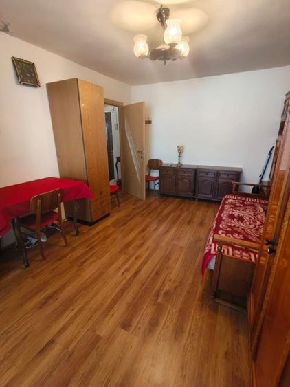 Apartament cu 2 camere decomandat în Mofleni