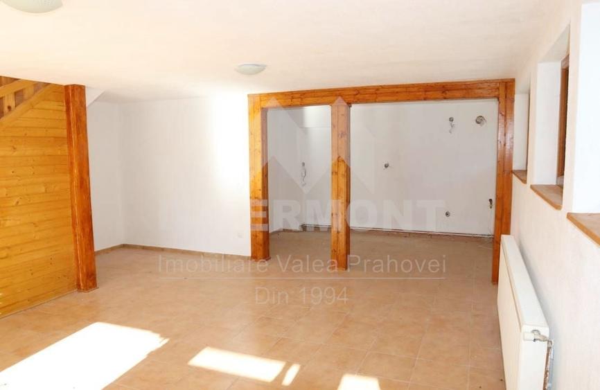 Casă cu 4 camere cu Teren 1600 Mp în Central