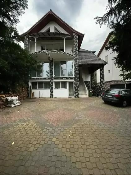 Casă cu Teren 6650 Mp în Cuvin