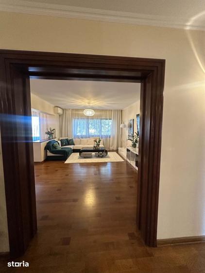 Apartament cu 5 camere decomandat în Soarelui