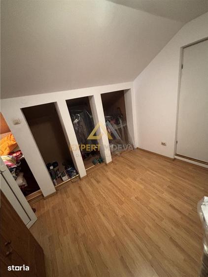 Casă cu 4 camere cu Teren 216 Mp în Valea Roșie