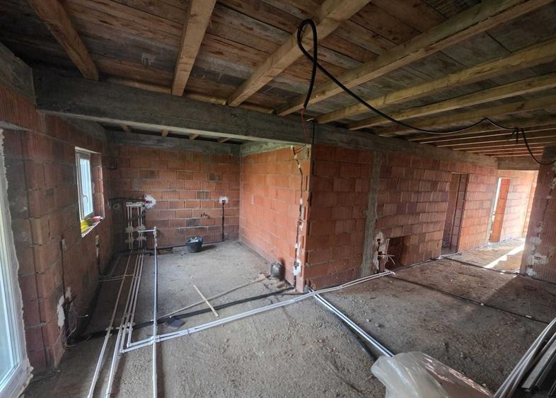 Casă cu 3 camere cu Teren 276 Mp în Parța