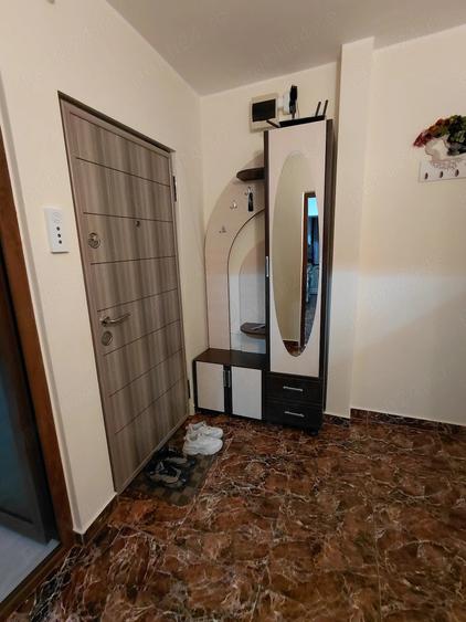 Apartament cu 3 camere decomandat în Siderurgiștilor