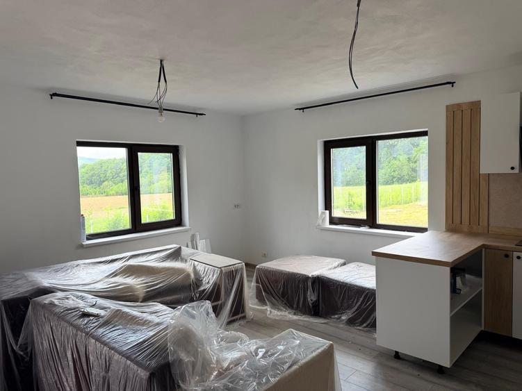 Casă cu 5 camere cu Garaj în Măriței