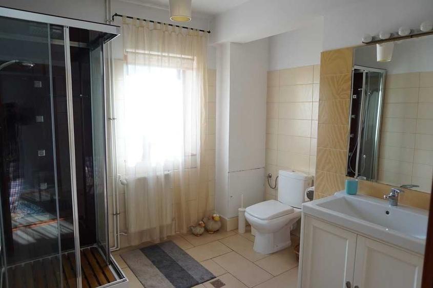 Casă cu 3 camere cu Teren 1000 Mp în Central