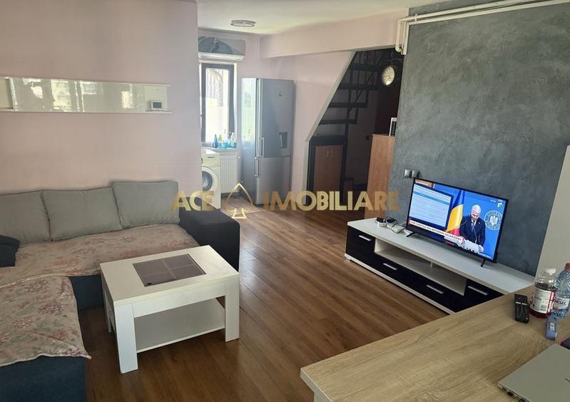Apartament cu 3 camere semidecomandat, mobilat în Păcii