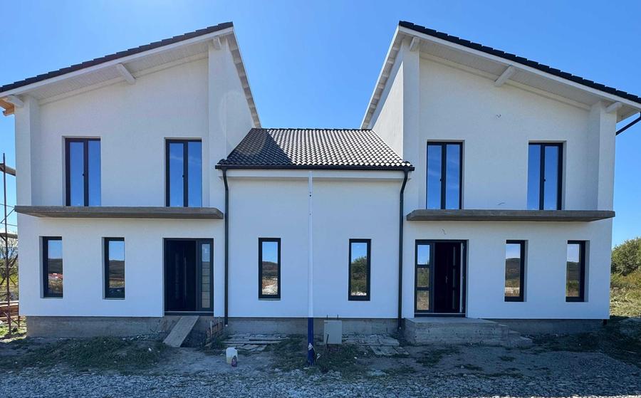 Casă cu 4 camere în Șelimbăr