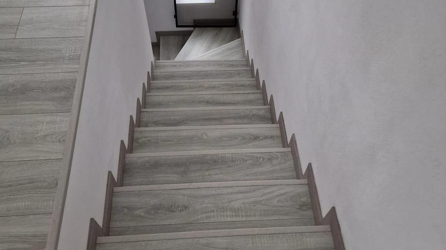 Duplex cu 3 camere cu Canalizare în Ulmi