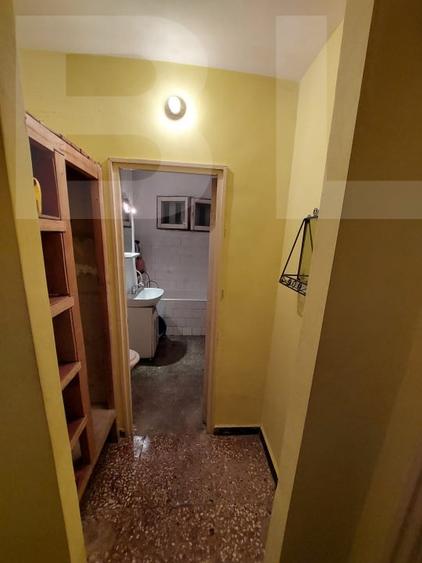 Apartament cu 3 camere semidecomandat, mobilat în Lugoj