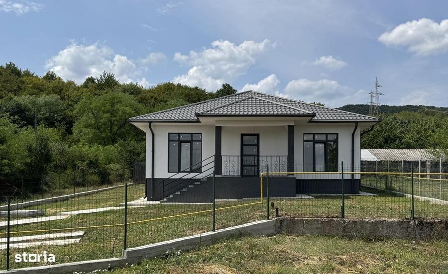 Casă cu 3 camere în Mihăești