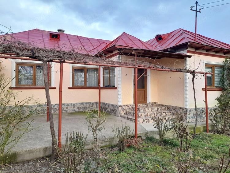 Casă cu Teren 2200 Mp în Războieni