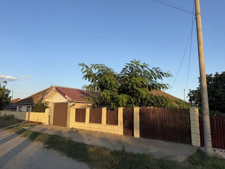 Casă cu 4 camere în Fetești