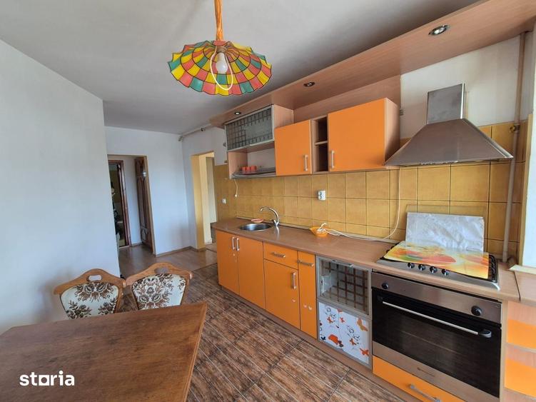 Apartament cu 3 camere decomandat, mobilat în Casa de Cultură