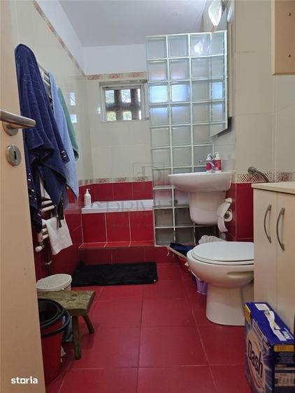Apartament cu 3 camere semidecomandat în Favorit