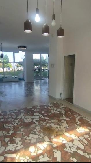 Spațiu comercial, de 83 mp, în Far