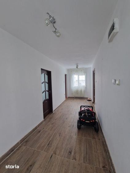 Casă cu 4 camere cu Teren 700 Mp în Recea