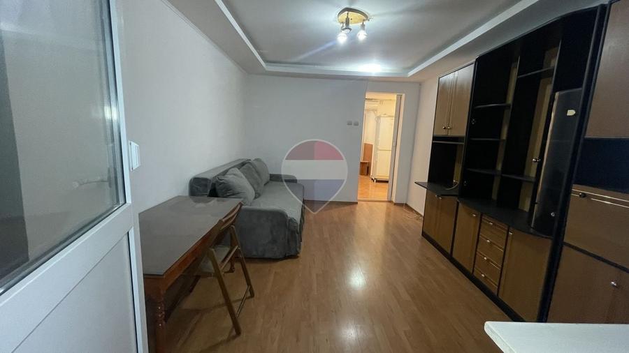 Apartament cu 2 camere decomandat, mobilat în Titan