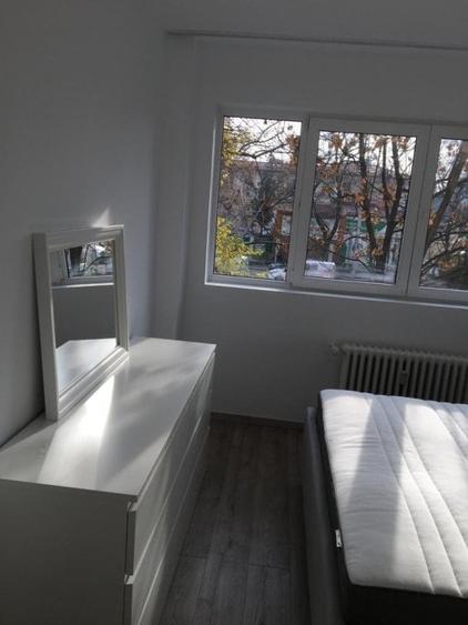 Apartament cu 2 camere semidecomandat în P-ța Victoriei