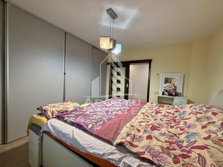 Apartament cu 3 camere decomandat, mobilat în Lunei