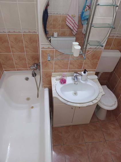Apartament cu 3 camere decomandat în Exterior Vest