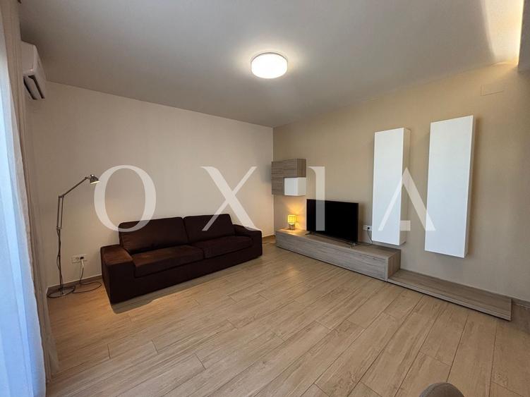 Apartament cu 3 camere semidecomandat, mobilat în Dumbrăvița