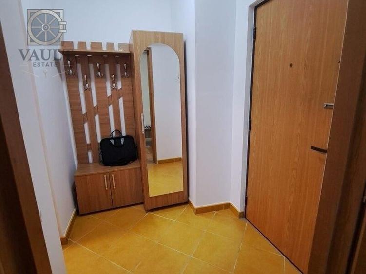 Apartament cu 3 camere semidecomandat, mobilat în Iancului