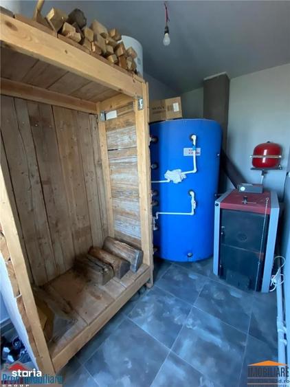 Casă cu 6 camere cu Teren 923 Mp în Târnova