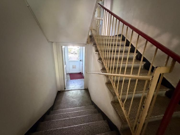 Apartament cu 3 camere semidecomandat în Titan