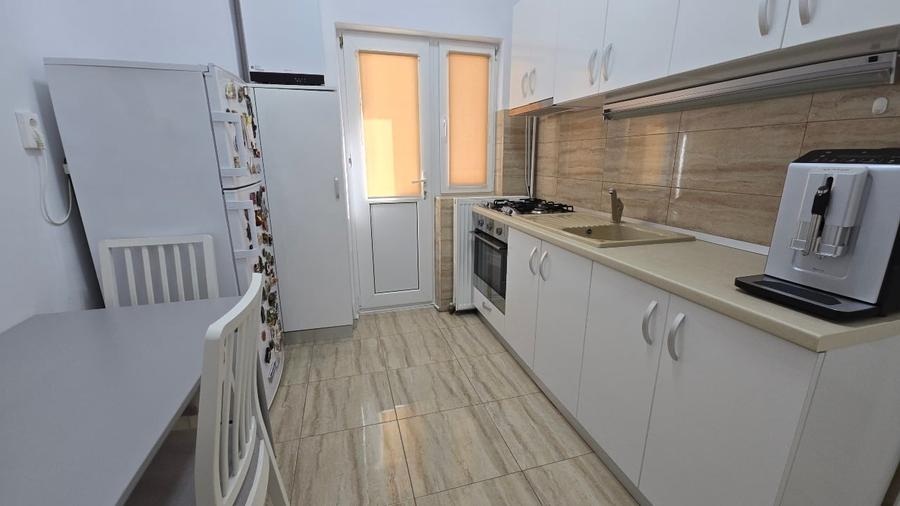 Apartament cu 4 camere decomandat, mobilat în Domenii