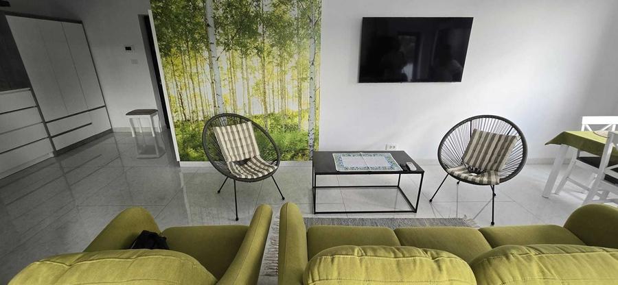 Apartament cu 3 camere decomandat în Boul Roșu