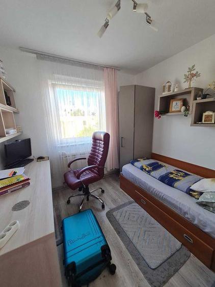 Apartament cu 3 camere semidecomandat, mobilat în Astra — fotografia 1