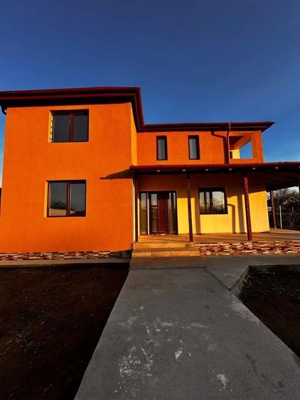 Casă cu 4 camere cu Teren 440 Mp în Chiscani