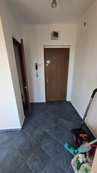 Apartament cu 3 camere semidecomandat în Domenii