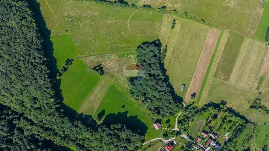 Casă cu Teren 16873 Mp în Mărcuș