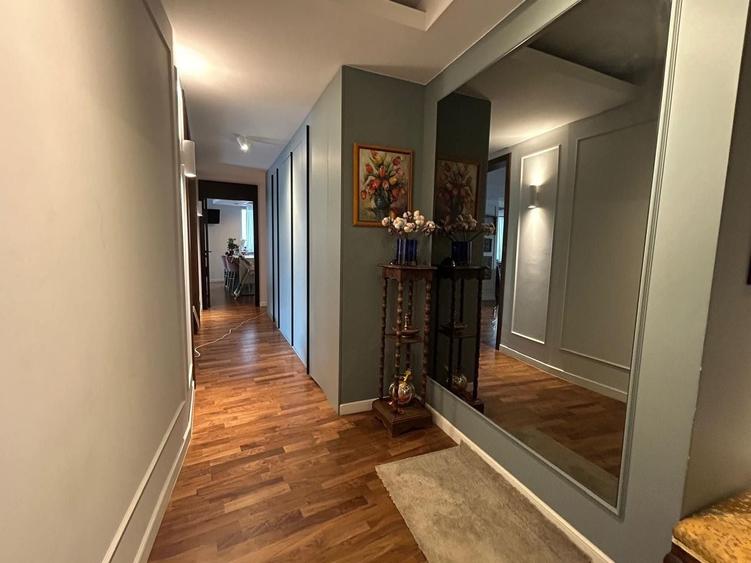 Apartament cu 4 camere semidecomandat, mobilat în Iancu Nicolae