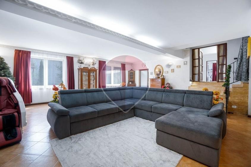 Casă individuală cu 6 camere cu Piscina în Mândra