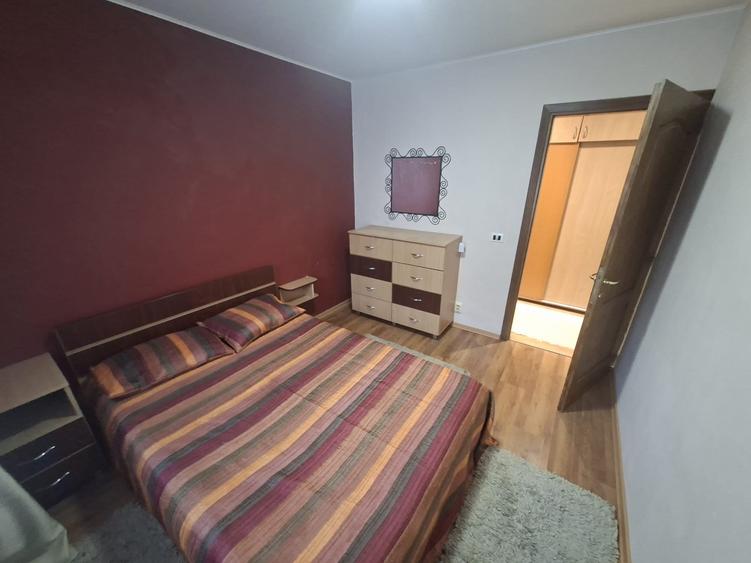 Apartament cu 3 camere decomandat, mobilat în Nicolina