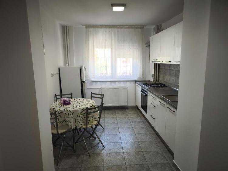 Apartament cu 2 camere decomandat, mobilat în Brâncoveanu